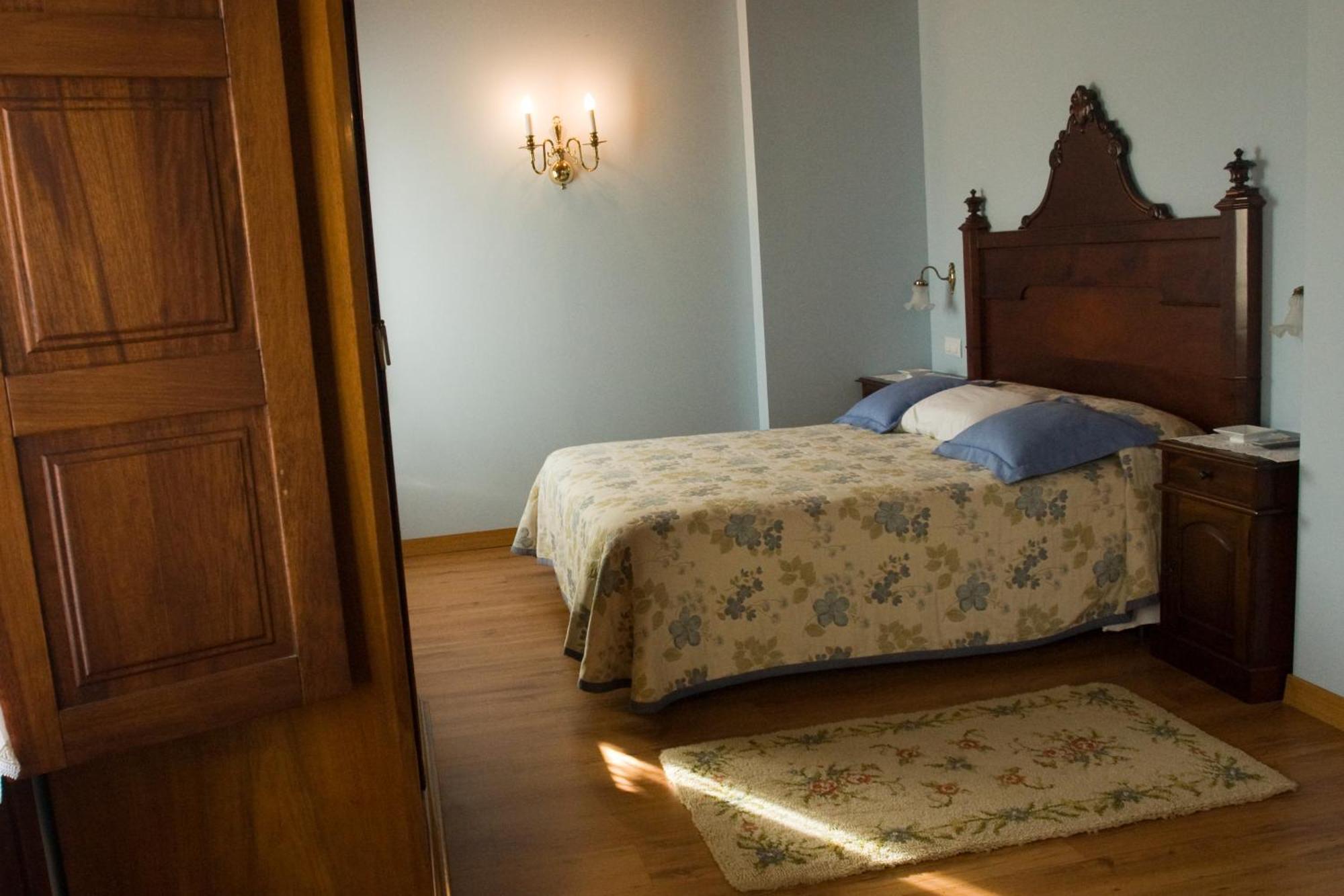 Posada Santa Eulalia Villanueva de la Peña Екстериор снимка