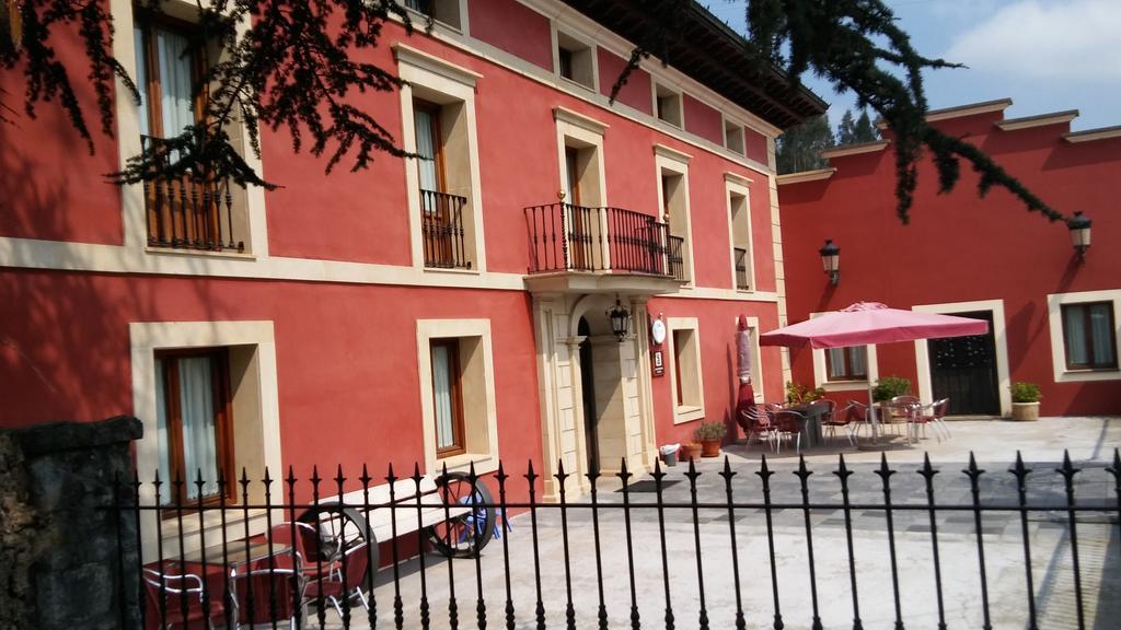 Posada Santa Eulalia Villanueva de la Peña Екстериор снимка