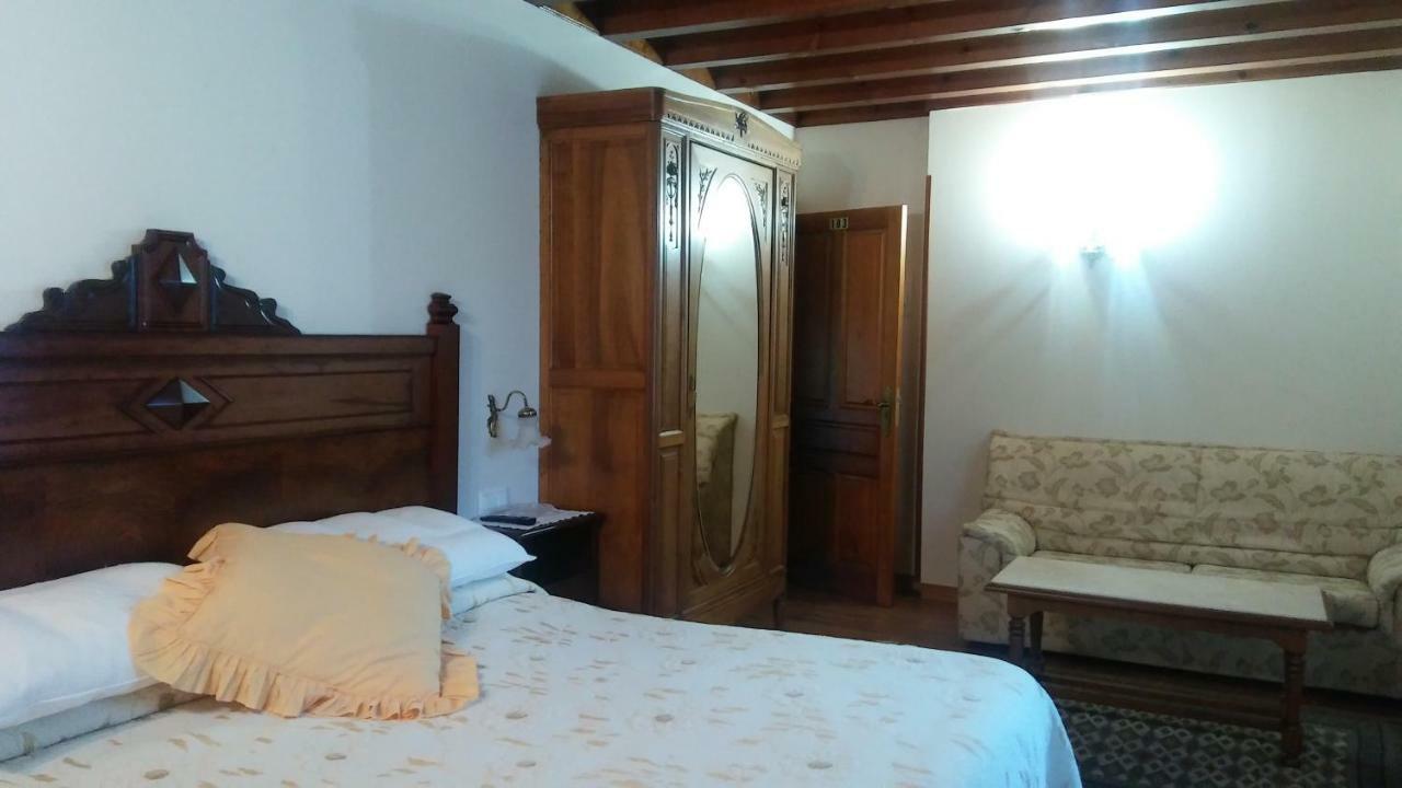 Posada Santa Eulalia Villanueva de la Peña Екстериор снимка